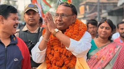 বিজেপি বিধায়কের অভিযোগ ছিল, তৃণমূলের কয়েকজন ক্ষমতাচ্যুত নেতার সঙ্গে সুকান্ত মজুমদারের ‘মাখো মাখো’ সম্পর্ক রয়েছে। বিজেপি বিধায়কের অভিযোগ ছিল, তৃণমূলের কয়েকজন ক্ষমতাচ্যুত নেতার সঙ্গে সুকান্ত মজুমদারের ‘মাখো মাখো’ সম্পর্ক রয়েছে।