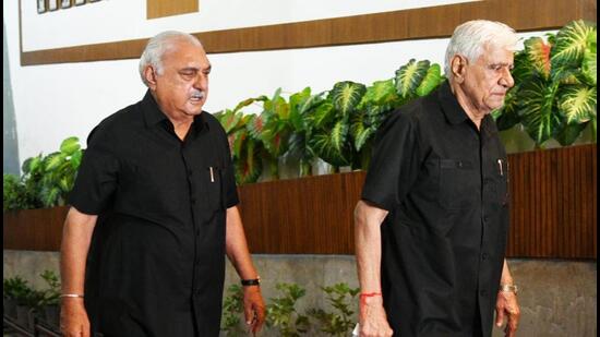 Congress Legislature Party (CLP) leader Bhupinder Singh Hooda walking behind former Speaker Raghuvir Singh Kadian at the Vidhan Sabha in Chandigarh on Thursday. The Congress leaders were attired in black to protest against the policies of the state BJP government. (Keshav Singh/HT)