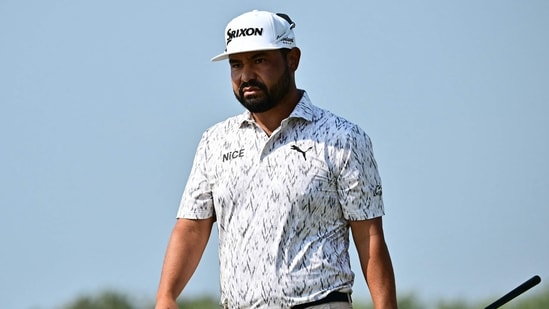 J.J. Spaun’s withdrew during the sixth hole of the opening round at East Lake Golf Club. (AFP)
