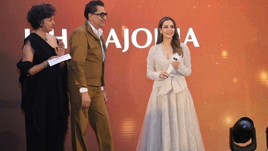 Designer Isha Jajodia received the ‘Hindustan Times Most Stylish Designer from designers Payal Jain and Pawan Sachdevaa