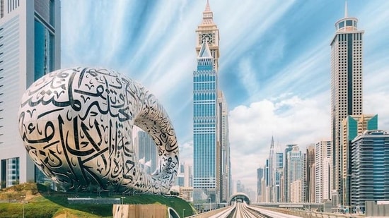During my visit to Dubai, I experienced the city's luxurious offerings while avoiding the intense summer heat. (Freepik)