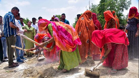 Women workers in Bikaner (ANI)