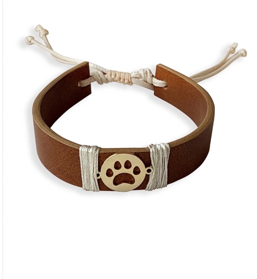 Tann Trim's Tann Paw Vegan Leather Band | Price:  ₹850 (Photo: Tann Trim/Website)