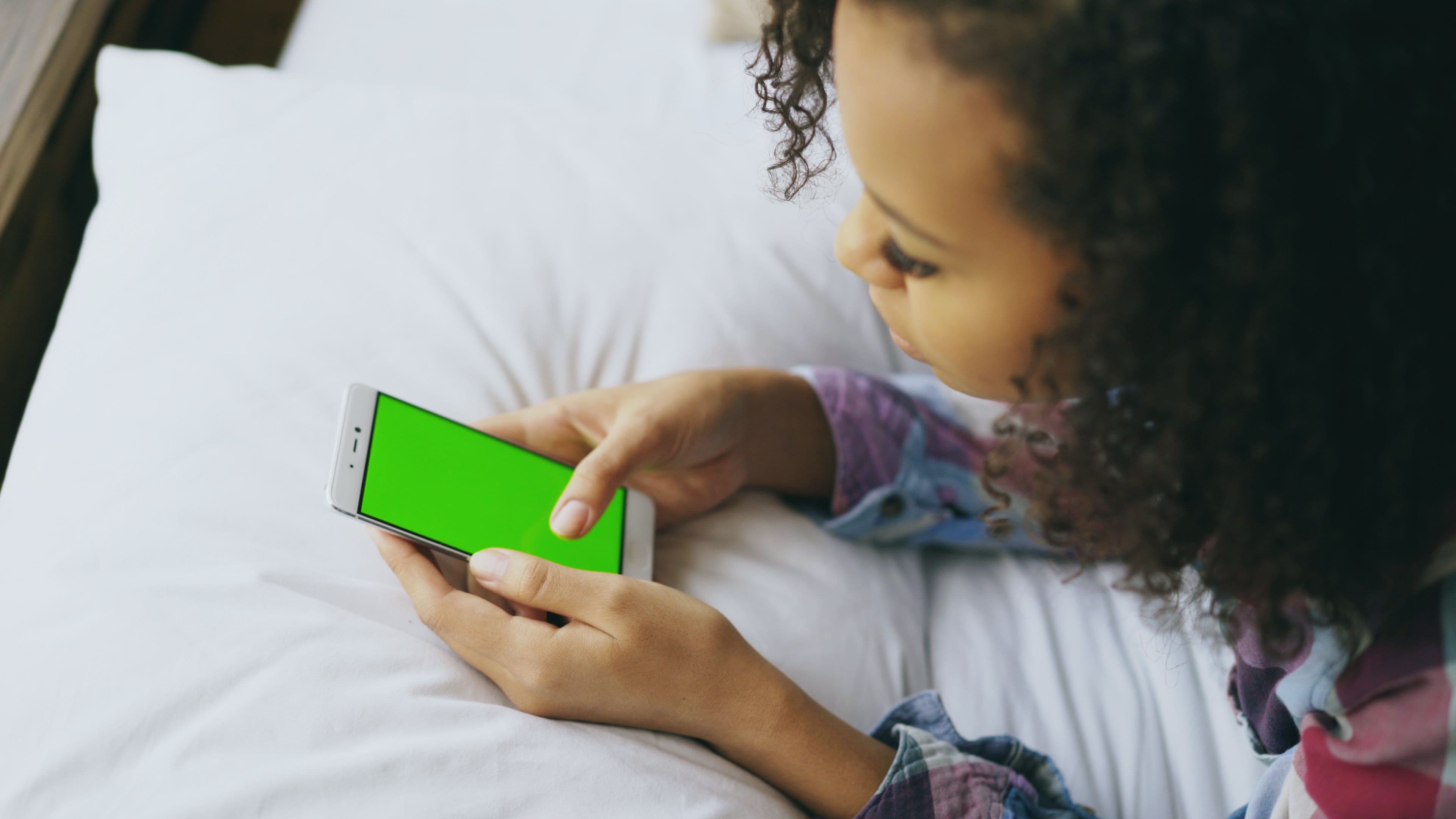 Teenagers scrolling on their phones in bed have their sleep disrupted. (Pexel) Teenagers scrolling on their phones in bed have their sleep disrupted. (Pexel)