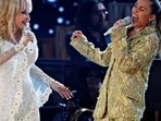 The country music icon’s hidden pastel tattoos have drawn renewed attention after fans revisited old photos of Dolly Parton and rare glimpses of her body art. (REUTERS/Mike Blake/File Photo)