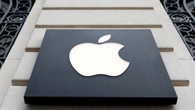 FILE PHOTO: View of an Apple logo at an Apple store in Paris, France, April 23, 2025. REUTERS/Abdul Saboor/File Photo (REUTERS)