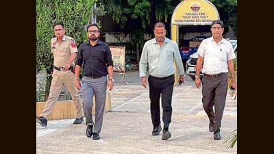 Municipal corporation officials at the Guru Nanak Bhawan in Ludhiana on Friday. (Manish/ht) Municipal corporation officials at the Guru Nanak Bhawan in Ludhiana on Friday. (Manish/ht)