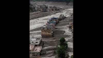 Prominent social activist and member of the Kargil Democratic Alliance, Sajjad Kargili, said the Nepal tragedy must be a wake-up call for the government. (HT File)