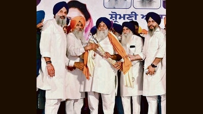 Shiromani Akali Dal president Sukhbir Singh Badal being honoured by SAD leader Bikram SIngh Majithia and others during rally at Baba Bakala, in Amritsar, on Friday. (HT Photo) Shiromani Akali Dal president Sukhbir Singh Badal being honoured by SAD leader Bikram SIngh Majithia and others during rally at Baba Bakala, in Amritsar, on Friday. (HT Photo)