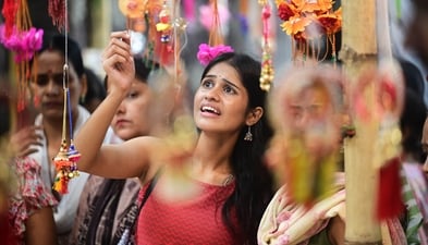 Market is abuzz with shopping activities (Deepak Gupta/HT) Market is abuzz with shopping activities (Deepak Gupta/HT)