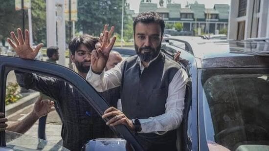 Mehdi also wrote a letter to the NC president blaming the ruling party for changing its political position on Article 370 and statehood and sought answers from the former CM on Article 370. (HT File)