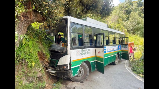 The HRTC bus that crashed into a hillside on the Vyasar-Bhekhli road in Kullu on Friday. (PTI)