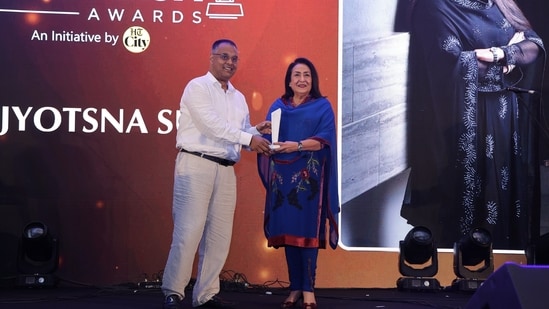 Dr. Jyotsna Suri, Chairperson & Managing Director, The LaLiT Suri Hospitality Group received the 'Hindustan Times Most Stylish Hospitality Legend’ award.