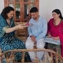 শাড়ি পরে ভাইয়ের হাতে রাখি বাঁধলেন কঙ্গনা, ‘রাখি ফ্যাশন কমিটি’কে খোঁচা কৃতির!
