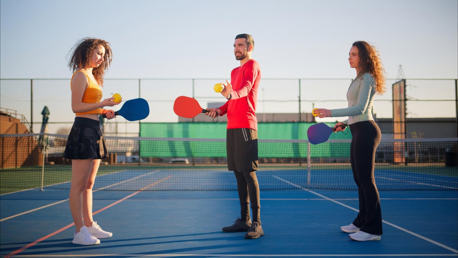 Know the basics before you step on the court! (Picture credit: Freepik)