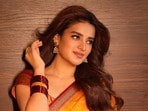 <p>టాలెంటెడ్ అండ్ బ్యూటీఫుల్ హీరోయిన్ నిధి అగర్వాల్ చీరకట్టులో మెరిసిపోయింది. పసుపు రంగు చీరలో స్పెషల్ అట్రాక్షన్ గా నిలిచింది. </p>(instagram-nidhhiagerwal)
