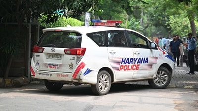 Seven suspects booked for allegedly trafficking two Palwal men to Russia and holding them hostage (Hindustan Times/Representational image) Seven suspects booked for allegedly trafficking two Palwal men to Russia and holding them hostage (Hindustan Times/Representational image)