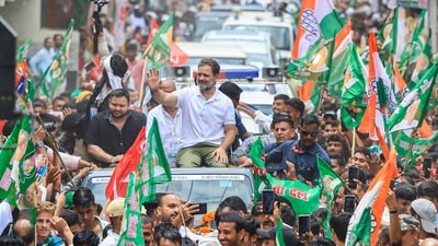 Congress MP Rahul Gandhi with Bihar LoP Tejashwi Yadav and party workers (INC India)