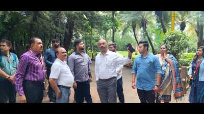Additional municipal commissioner (Special) Omprakash Divate inspected the garden on Friday under the guidance of municipal commissioner Naval Kishore Ram. (HT PHOTO) Additional municipal commissioner (Special) Omprakash Divate inspected the garden on Friday under the guidance of municipal commissioner Naval Kishore Ram. (HT PHOTO)