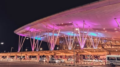 A content creator alleged that a cab driver at Bengaluru airport scammed her with a fake receipt. (Unsplash)
