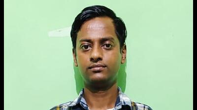 The victim, identified only as Sandeep, was returning home to Bihari Colony near Shahdara on Wednesday night, when the incident took place. The victim, identified only as Sandeep, was returning home to Bihari Colony near Shahdara on Wednesday night, when the incident took place.