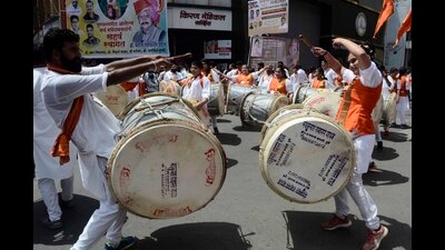 While several Ganesh mandals and political representatives have opposed restrictions on DJs and sound systems, citizen groups have been demanding stricter enforcement of noise pollution norms. (HT FILE) While several Ganesh mandals and political representatives have opposed restrictions on DJs and sound systems, citizen groups have been demanding stricter enforcement of noise pollution norms. (HT FILE)
