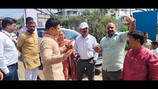 Additional municipal commissioner (special) Omprakash Divate during a spot visit. (HT Photo)