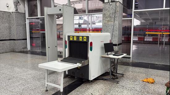 X-ray baggage scanners and metal detectors at the redeveloped railway station yet to become operational. (HT)