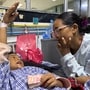 ఆసుపత్రిలో తల్లితో మాట్లాడుతున్న బాలుడు..