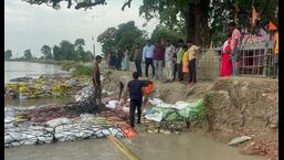 3 more bodies recovered from Narayani in Kushinagar, toll reaches 17 3 more bodies recovered from Narayani in Kushinagar, toll reaches 17