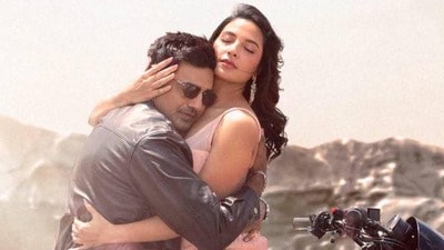 শুভশ্রীর বুকে মাথা রাখল দেব! ‘তোমায়-আমায় করা যাবে না আলদা’, লাদাঘে জমল প্রেম শুভশ্রীর বুকে মাথা রাখল দেব! ‘তোমায়-আমায় করা যাবে না আলদা’, লাদাঘে জমল প্রেম