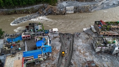 নেপালে নদী দিয়ে ভেসে গেল ব্যাঙ্কের লকার! ত্রিশূলীর তীরে উদ্ধার হতেই লুঠ, ধৃত ২৯. REUTERS/Athit Perawongmetha (প্রতীকী ছবি) (REUTERS)
