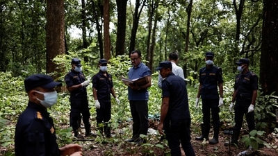 Police officers and officials inspect the site for a mass burial for the victims of the deadly flash floods and mudslides, in Chitwan, Nepal. (File Photo/Reuters)