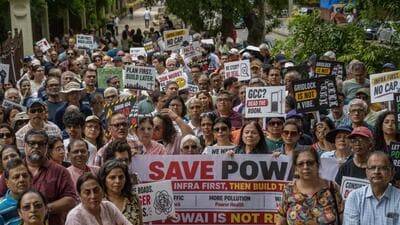 Nearly 1,200 residents of Powai and Chandivali including senior citizens, youngsters and children participated in the protest march on Sunday (Satish Bate/ Hindustan Times) Nearly 1,200 residents of Powai and Chandivali including senior citizens, youngsters and children participated in the protest march on Sunday (Satish Bate/ Hindustan Times)