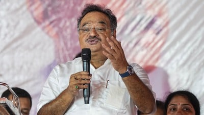 অশোকনগরে তেল উৎপাদন শুরু হতেই তৃণমূলকে 'সদিচ্ছার' পাঠ শমীক ভট্টাচার্যের (PTI) অশোকনগরে তেল উৎপাদন শুরু হতেই তৃণমূলকে 'সদিচ্ছার' পাঠ শমীক ভট্টাচার্যের (PTI)