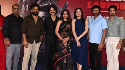 8 నెలలు సెన్సార్లోనే ఉండిపోయింది, డబ్బులన్నీ ఖర్చు పెట్టి తీశారు- సీక్రెట్ సోల్జర్ ట్రైలర్ లాంచ్- బీవీఎస్ రవి కామెంట్స్ 8 నెలలు సెన్సార్లోనే ఉండిపోయింది, డబ్బులన్నీ ఖర్చు పెట్టి తీశారు- సీక్రెట్ సోల్జర్ ట్రైలర్ లాంచ్- బీవీఎస్ రవి కామెంట్స్