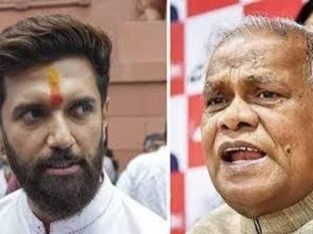 সংরক্ষণ ইস্যুতে পরস্পরের পদত্যাগের দাবি দুই কেন্দ্রীয় মন্ত্রীর
