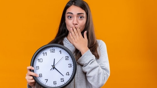 Dr Faye Begeti's five-minute rule can end your procrastination spiral. (Freepik)