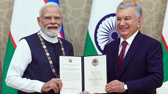 Uzbekistan President Shavkat Mirziyoyev confers the country's highest national award, the Order of “Oliy Darajali Dustlik”, on Prime Minister Narendra Modi during a ceremony, in Tashkent on Sunday. (@narendramodi X/ANI Photo)
