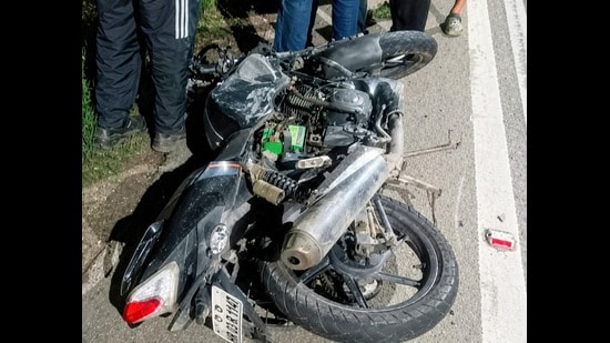 An unidentified vehicle allegedly hit their motorcycle from behind around 12 am. (SANT Arora/HT)
