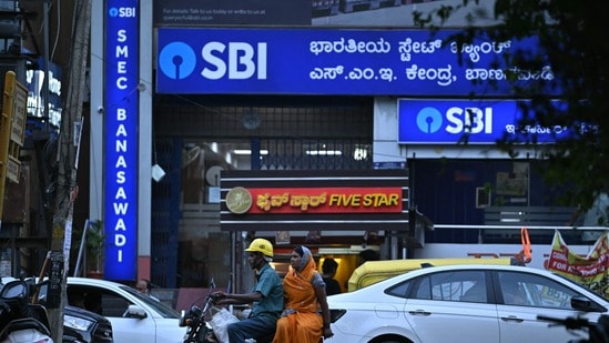 బ్యాంకు సెలవుల లిస్ట్..