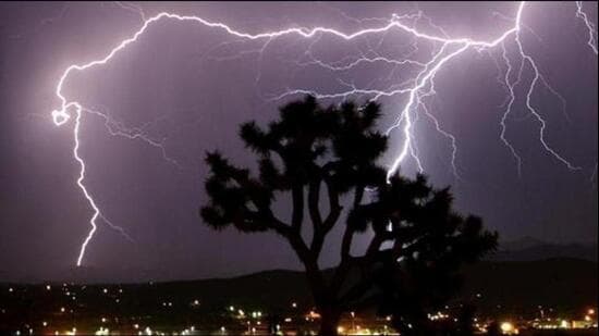 Lightning struck Gurupadgiri Hill in Bihar’s Gaya during Raksha Bandhan, killing one devotee.