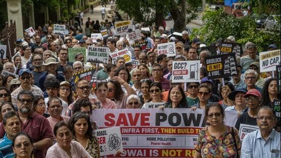 Nearly 1,200 residents of Powai and Chandivali including senior citizens, youngsters and children participated in the protest march on Sunday (Satish Bate/ Hindustan Times)