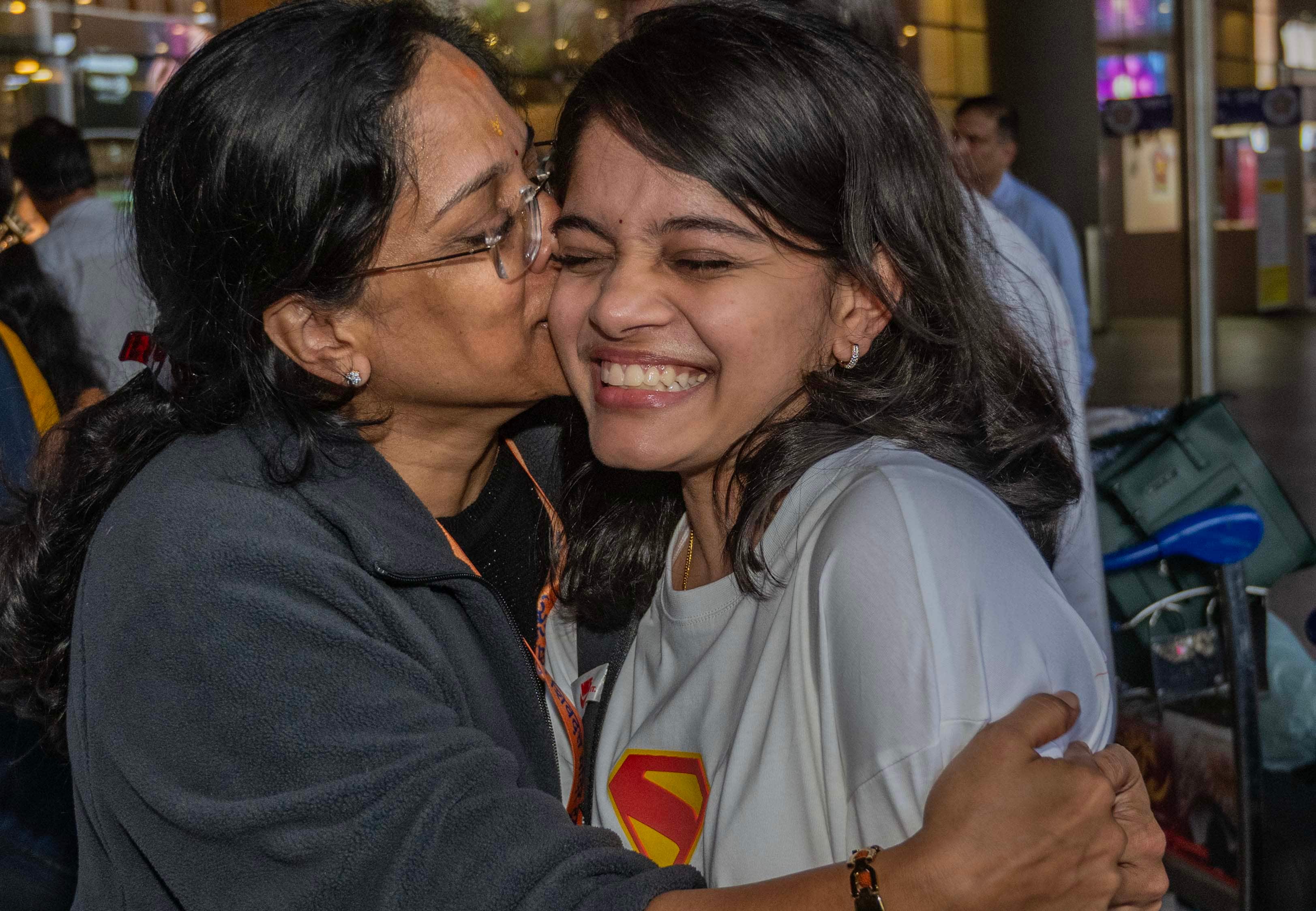 seeya greets her Mother Sonali belosay at Mumbai Airport (Hindustan Times) seeya greets her Mother Sonali belosay at Mumbai Airport (Hindustan Times)