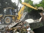 The demolition began at 5.10pm after power supply to the area was disconnected. The exercise continued for around 75 minutes. (HT photo)