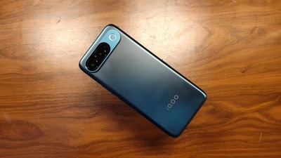 The iQOO Z11 puts its best foot forward with a gorgeous screen, all-day stamina, and cameras that punch above expectations. (Shubh Bhushan - Hindustan Times)