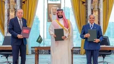 Turkish President Tayyip Erdogan, Saudi Crown Prince Mohammed bin Salman and Pakistan's Prime Minister Shehbaz Sharif pose after signing a joint defence agreement in Mecca, Saudi Arabia, August 7, (via REUTERS)