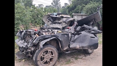 SUV mangled in accident in Hapur. (HT)