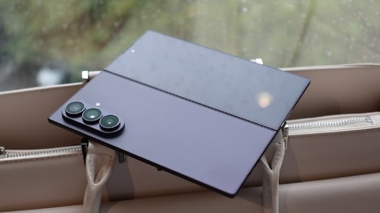 Samsung Galaxy Z Fold8 Ultra review (HT Tech)