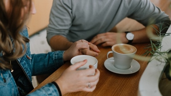 What the first date bill says about expectations and boundaries. (Unsplash)